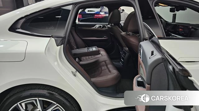 BMW i4 2022 Белый из Кореи, фото 2
