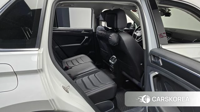 Volkswagen Tiguan second Generation 2023 Белый из Кореи, фото 2