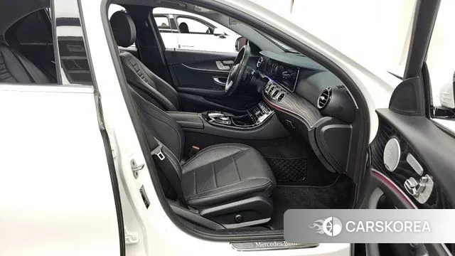 Mercedes-Benz E-Class W213 2020 Белый из Кореи, фото 2