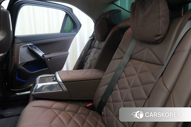 BMW 7 series 2023 Черный из Китая, фото 2