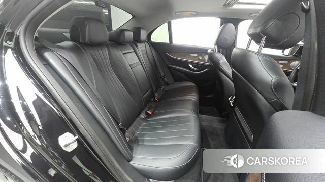 Mercedes-Benz E-Class W213 2018 Черный из Кореи, фото 2