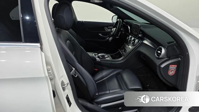 Mercedes-Benz C-Class W205 2018 Белый из Кореи, фото 2