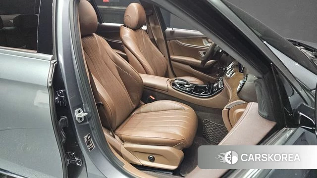 Mercedes-Benz E-Class W213 2020 Серый из Кореи, фото 2