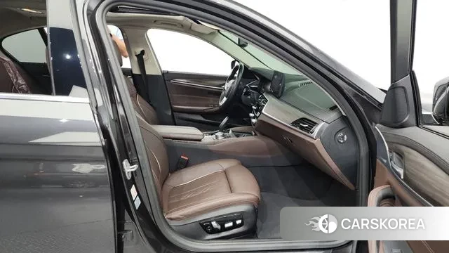 BMW 5 Series (G30) 2020 Серый из Кореи, фото 2