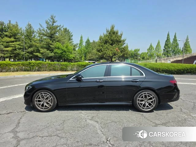 Mercedes-Benz E-Class W213 2021 Черный из Кореи, фото 2