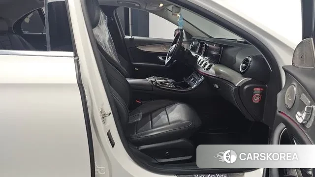 Mercedes-Benz E-Class W213 2019 Белый из Кореи, фото 2