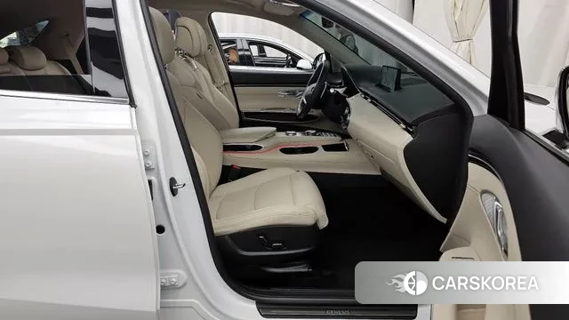 Genesis GV70 2023 Белый из Кореи, фото 2