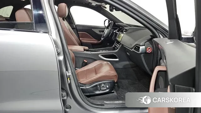 Jaguar F-PACE 2018 Серый из Кореи, фото 2