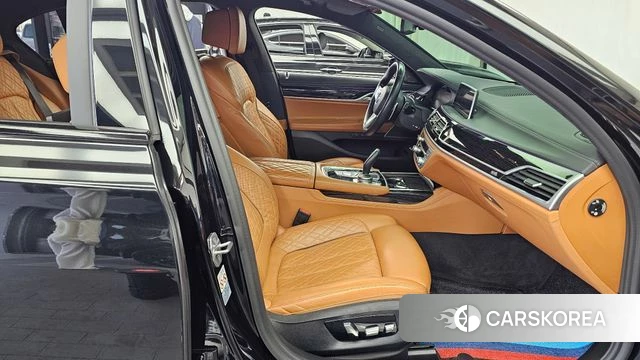 BMW 7 Series (G11) 2020 Черный из Кореи, фото 2