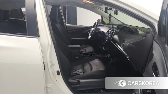 Toyota Prius 4th Generation 2019 Белый из Кореи, фото 2