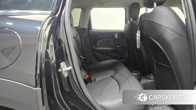 Mini Cooper 2023 Черный из Кореи, фото 2