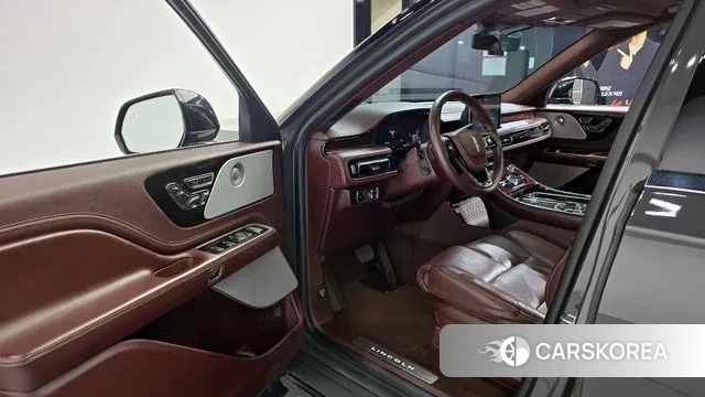 Lincoln Aviator 2nd generation 2023 Серый из Кореи, фото 2