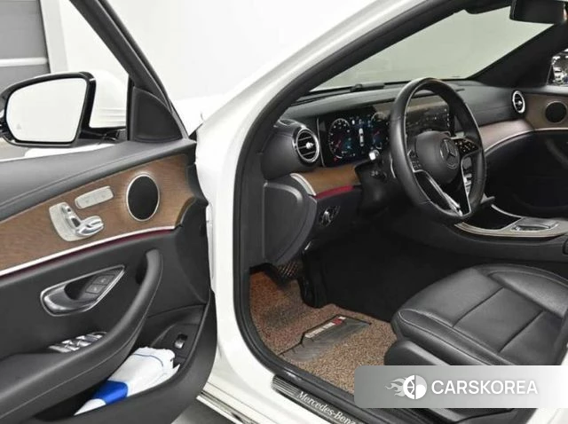Mercedes-Benz E-Class W213 2022 Белый из Кореи, фото 2