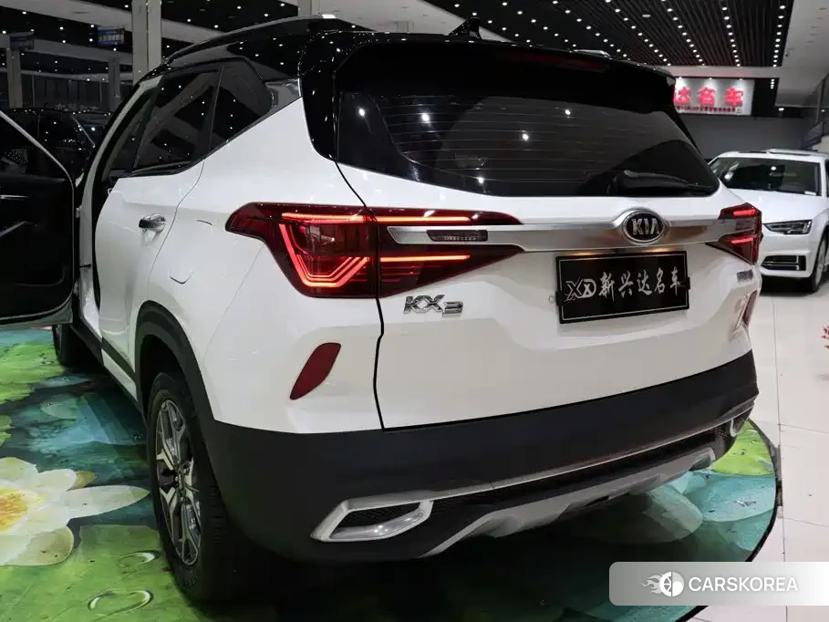 Kia KX3 2022 Белый из Китая, фото 2