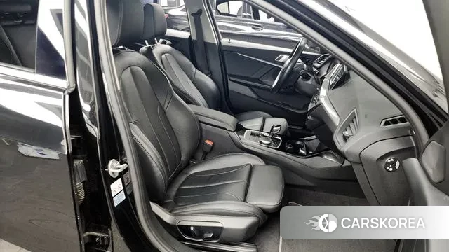 BMW 1 Series (F40) 2021 Черный из Кореи, фото 2