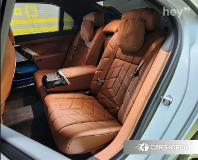 BMW 7 Series (G70) 2024 Небесно-голубой из Кореи, фото 2