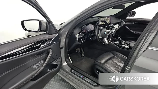 BMW 5 Series (G30) 2021 Серый из Кореи, фото 2