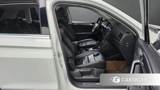 Volkswagen Tiguan second Generation 2018 Белый из Кореи, фото 2