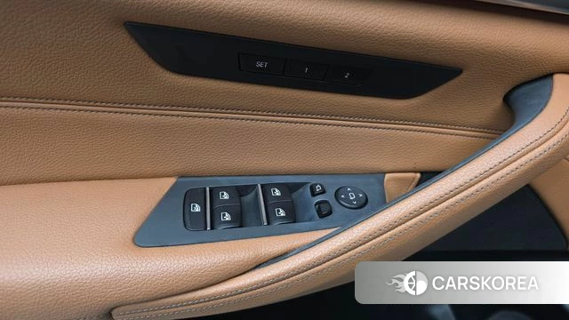 BMW 5 Series (G30) 2018 Белый из Кореи, фото 2