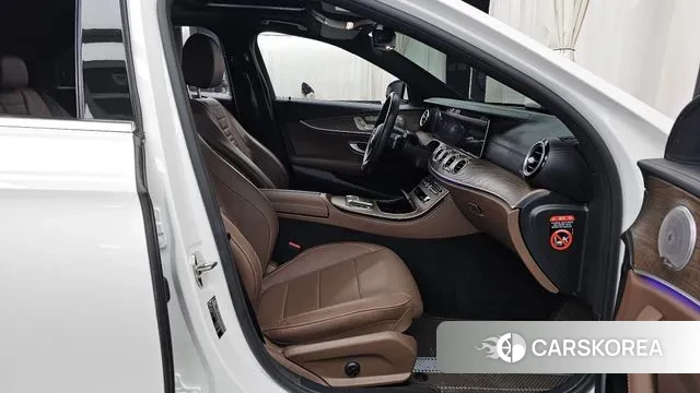 Mercedes-Benz E-Class W213 2022 Белый из Кореи, фото 2