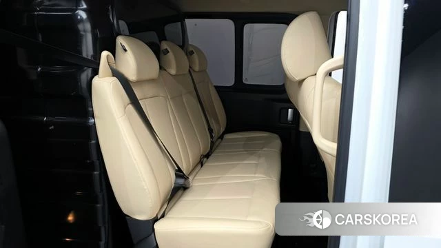 Hyundai Staria 2023 Белый из Кореи, фото 2
