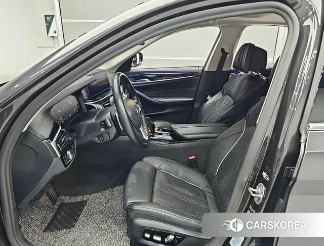 BMW 5 Series (G30) 2020 Серый из Кореи, фото 2
