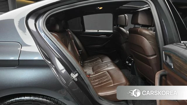 BMW 5 Series (G30) 2019 Серый из Кореи, фото 2