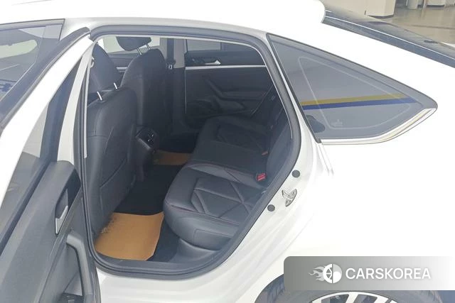 Volkswagen Lavida 2024 Белый из Китая, фото 2