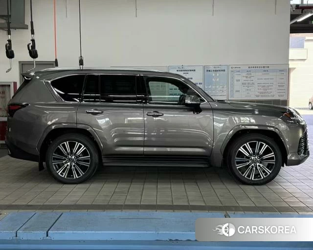 Lexus LX 2025 Темно-серый из Китая, фото 2