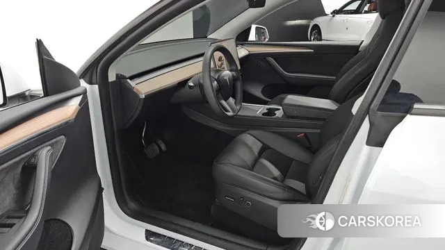 Tesla Model Y 2023 Белый из Кореи, фото 2