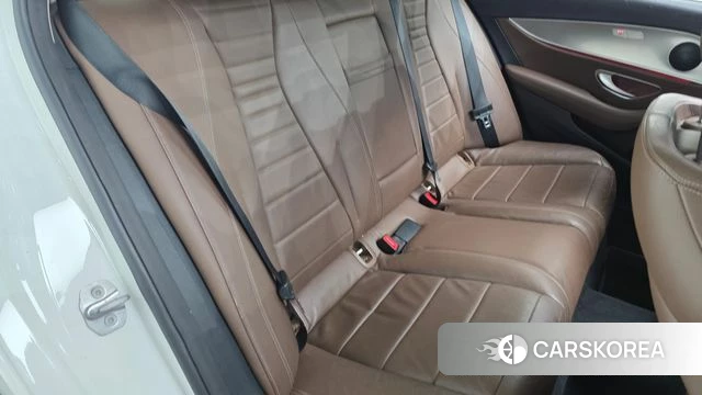 Mercedes-Benz E-Class W213 2018 Белый из Кореи, фото 2