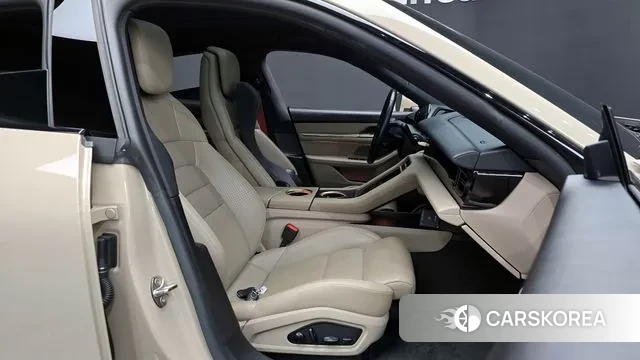 Porsche Taycan 2021 Жемчужный цвет из Кореи, фото 2