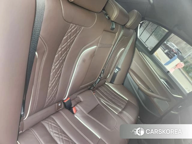 BMW 5 Series (G30) 2020 Белый из Кореи, фото 2