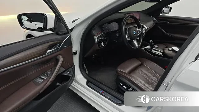 BMW 5 Series (G30) 2020 Белый из Кореи, фото 2