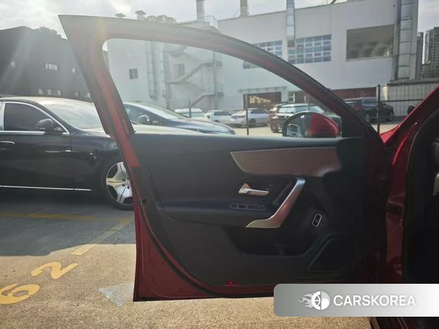 Mercedes-Benz Class A 2023 Красный из Китая, фото 2