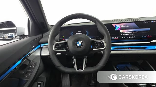 BMW 5 Series (G60) 2024 Светло-серебряный цвет из Кореи, фото 2