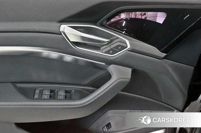 Audi e-Tron 2022 Черный из Кореи, фото 2