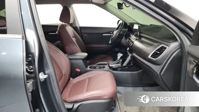 Kia Seltos 2021 Серый из Кореи, фото 2