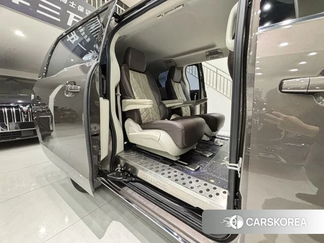 Buick GL8 2023 Коричневый из Китая, фото 2