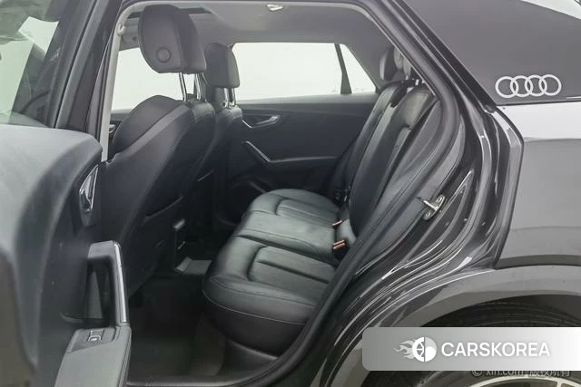 Audi Q2L 2022 Темно-серый из Китая, фото 2