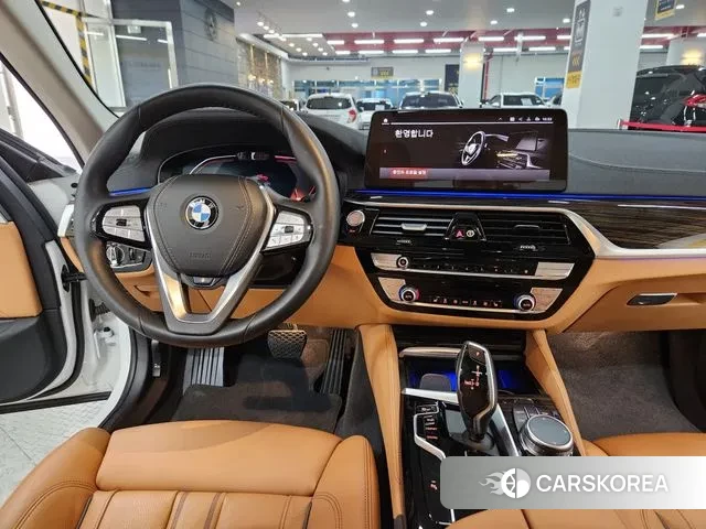 BMW 5 Series (G30) 2022 Белый из Кореи, фото 2