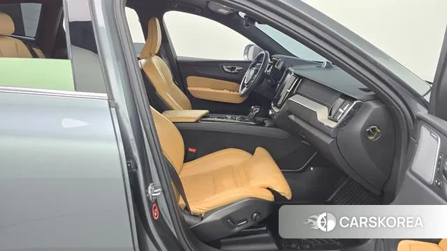 Volvo XC60 second Generation 2018 Серый из Кореи, фото 2