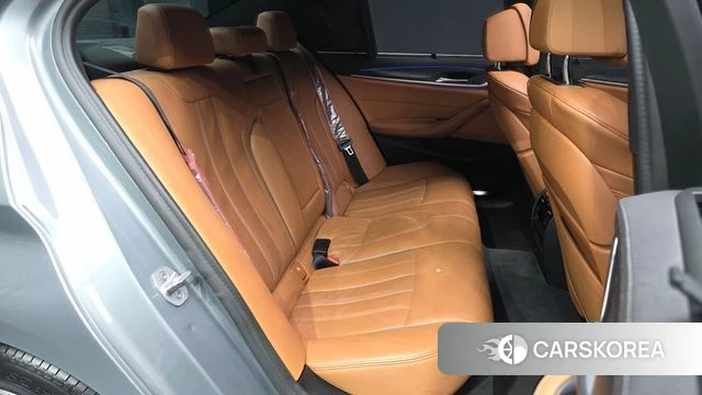 BMW 5 Series (G30) 2023 Серый из Кореи, фото 2