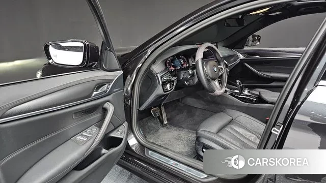 BMW 5 Series (G30) 2023 Серый из Кореи, фото 2