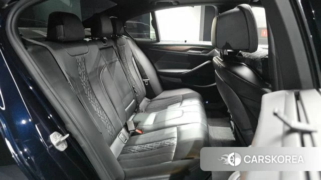 BMW 5 Series (G30) 2018 Черный из Кореи, фото 2