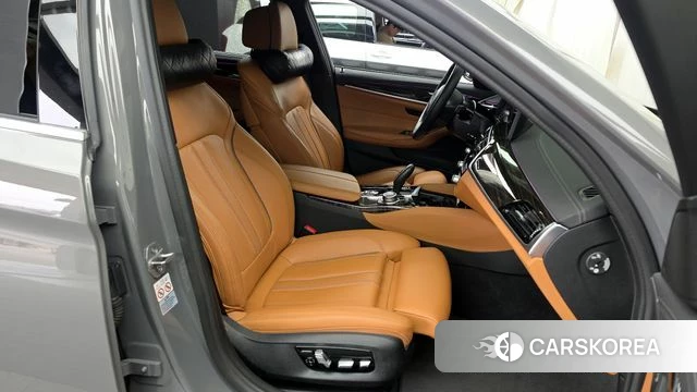 BMW 5 Series (G30) 2022 Серый из Кореи, фото 2