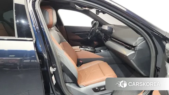 BMW 5 Series (G60) 2024 Черный из Кореи, фото 2