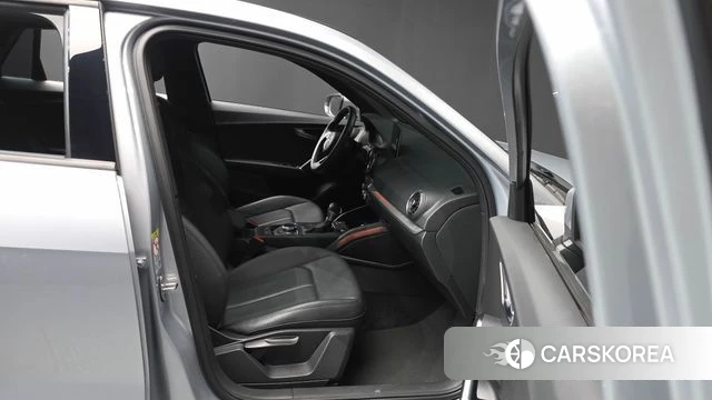 Audi Q2 2020 Серебристо-серый из Кореи, фото 2