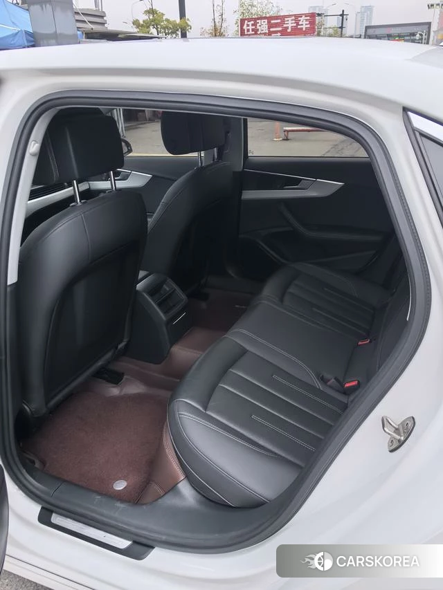 Audi A4L 2021 Белый из Китая, фото 2