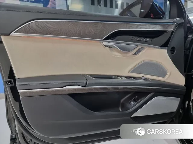 Audi A8 (D5) 2023 Черный из Кореи, фото 2